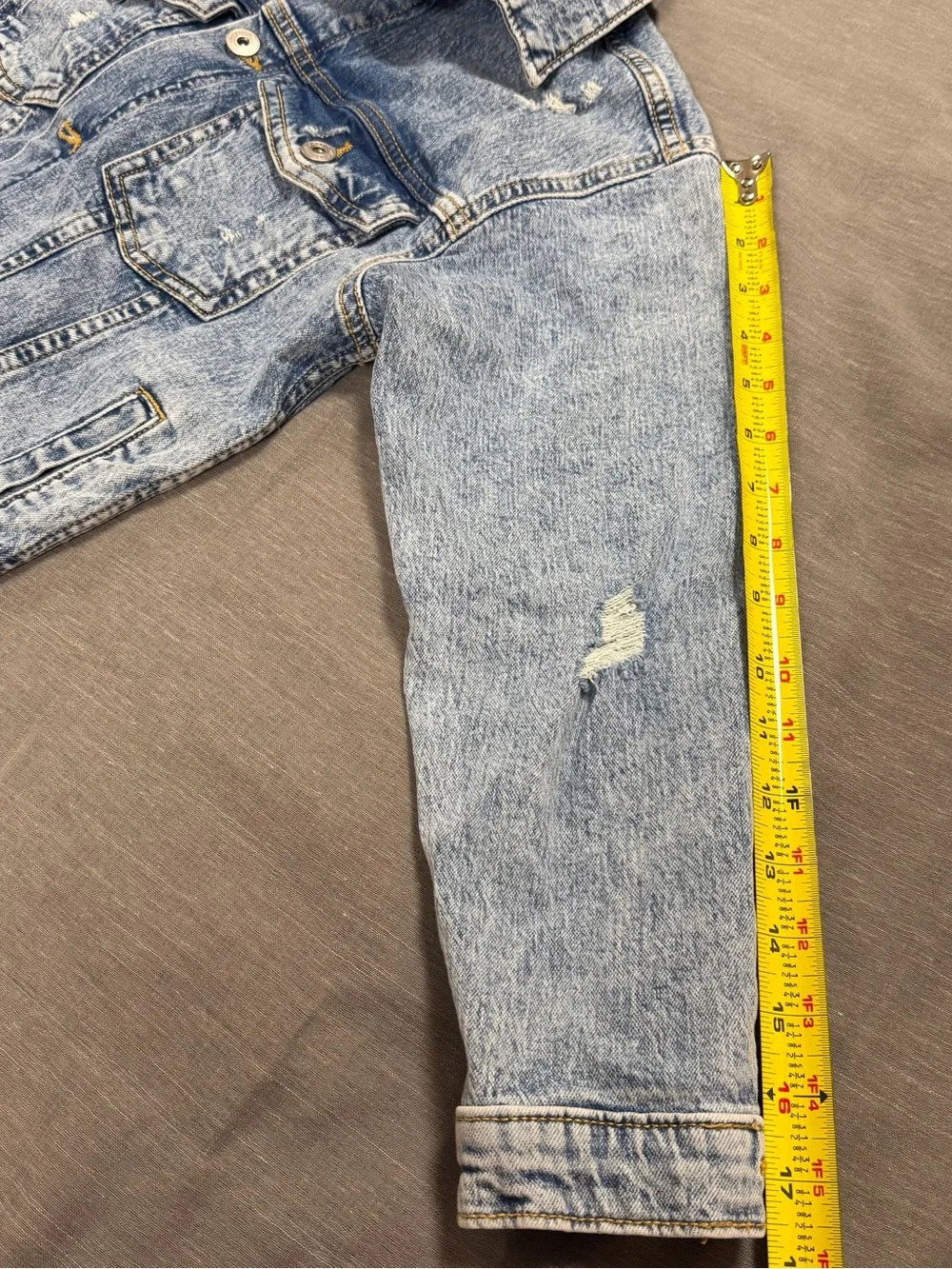 Art Class Kids Light Wash Distressed Denim Trucker Jacket Sz M (8)